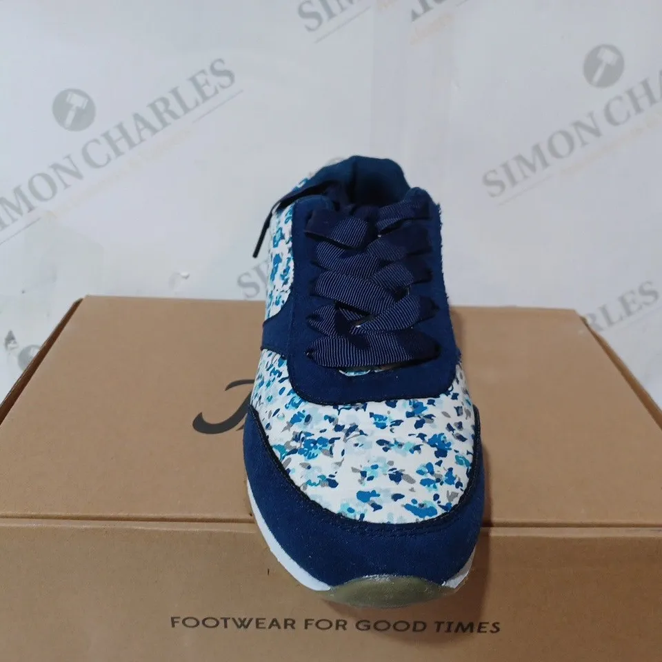 BOXED JOE BROWNS MIDSUMMER TRAINERS- UK 5