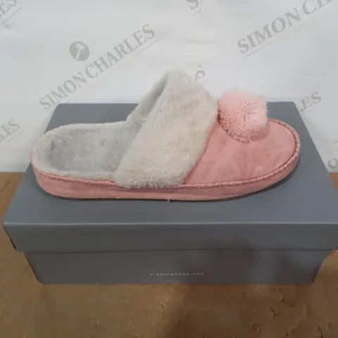 BOXED PAIR OF VIONIC- SIZE 6