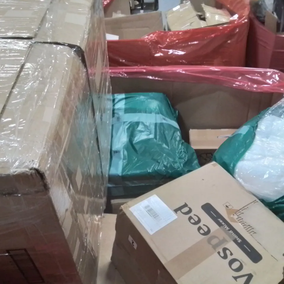PALLET CONTAINING VARIOUS ASSORTED BOXED HOUSEHOLD ITEMS TO INCLUDE:DUVET COVER, STAND MIXER, OFFICE CHAIR, AND LOTS MORE UNMARKED BOXED ITEMS 
