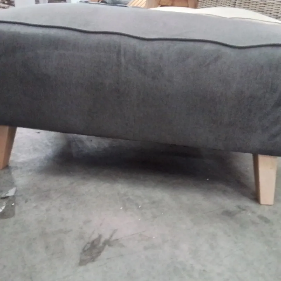 FOOTSTOOL WITH WOODEN LEGS IN SCANDINAVIAN STYLE KAMILLE UPHOLSTERY COLOUR BROWN/KHAKI