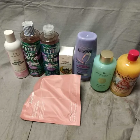APPROXIMATELY 15 ASSORTED HEALTH & BEAUTY PRODUCTS TO INCLUDE SUNNY BRAZILIAN LOVE SHOWER AND BATH GEL, CHAMPNEYS ENERGIZING BODY CLEANSER, LOREAL ELVIVE CONDITIONER, , ETC