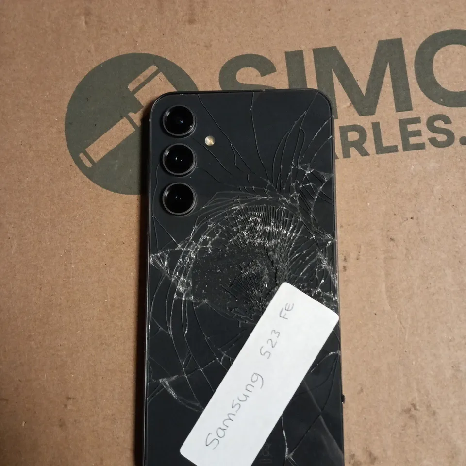 SAMSUNG GALAXY S23 FE – BLACK, CRACKED REAR GLASS