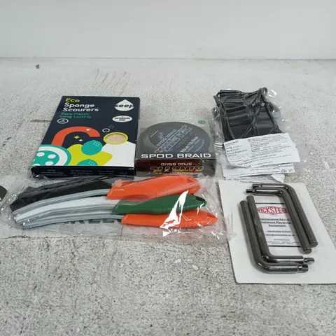 TOTE OF APPROXIMATELY 20 ASSORTED HOUSEHOLD ITEMS TO INCLUDE ECO SPONGE SCOURERS, LUGGAGE BELTS, WICKSTER MAINTENANCE KEYS, BRUSHES ETC