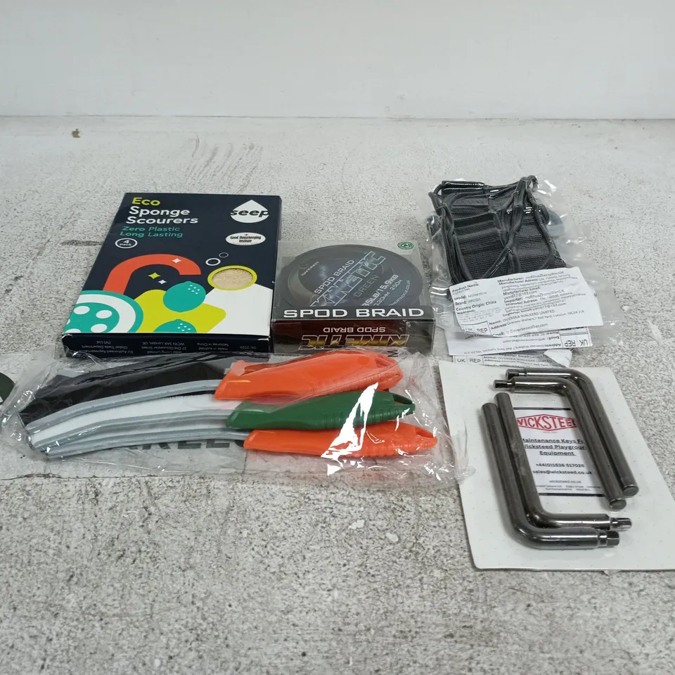 TOTE OF APPROXIMATELY 20 ASSORTED HOUSEHOLD ITEMS TO INCLUDE ECO SPONGE SCOURERS, LUGGAGE BELTS, WICKSTER MAINTENANCE KEYS, BRUSHES ETC