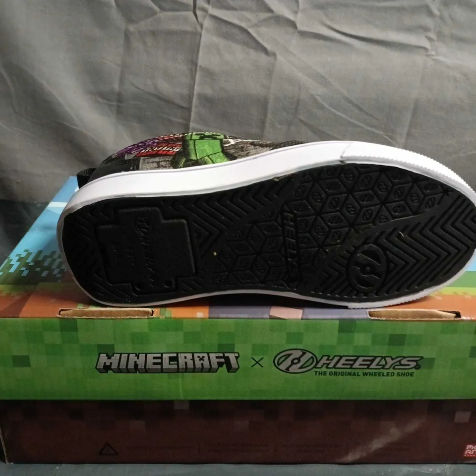BOXED PAIR OF MINECRAFT X HEELYS KIDS TRAINERS – UK SIZE 11
