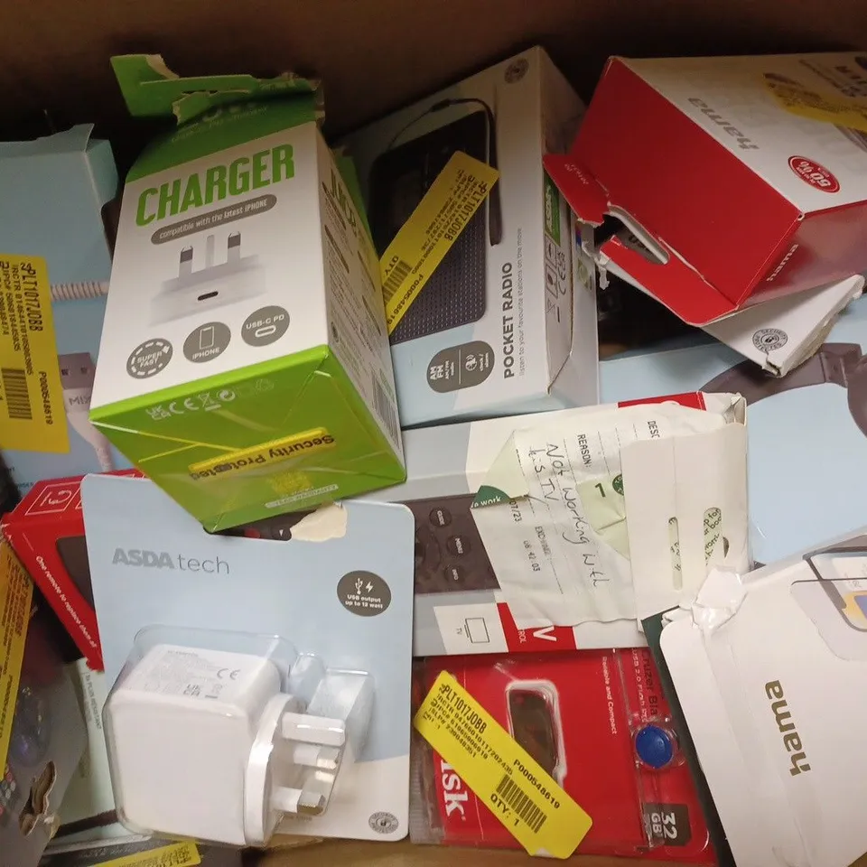 APPROXIMATELY 20 ASSORTED TECH PRODUCTS TO INCLUDE WIRELESS HEADPHONES, JUICE BOOM BLUETOOTH SPEAKER, DVD PLAYER 