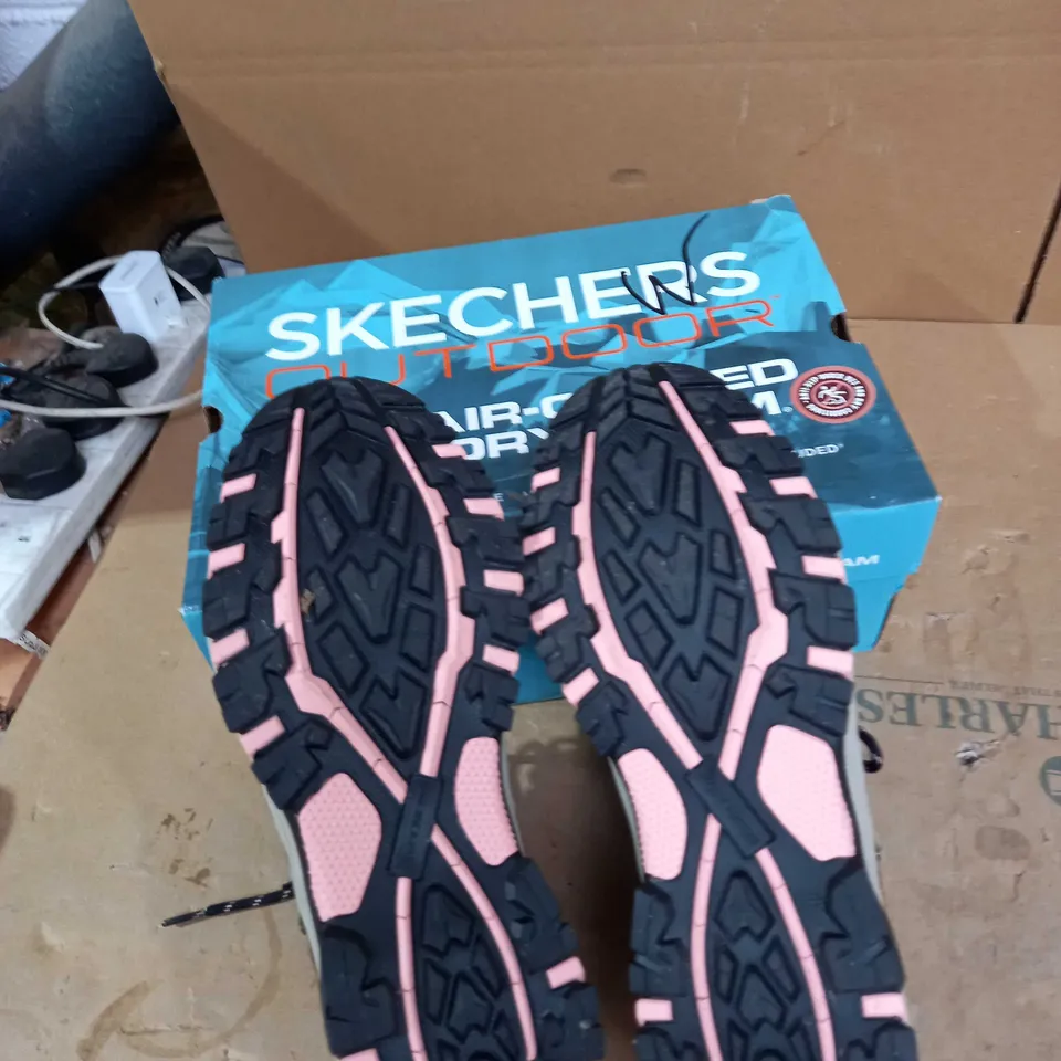 SKETCHER WATERPROF BROWN BOOT SIZE 7 WOMENS 