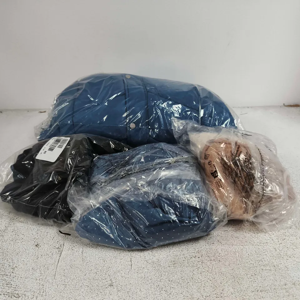 BOX OF APPROXIMATELY 20 ASSORTED CLOTHING ITEMS TO INCLUDE CENTIGRADE, MUK LUKS ETC