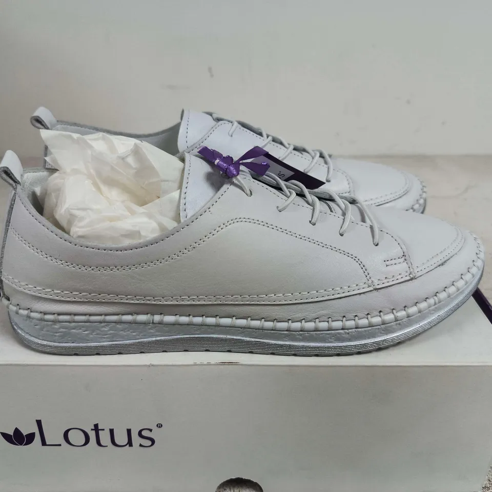 BOXED PAIR OF LOTUS RIMINI WHITE SNEAKERS – UK 7 