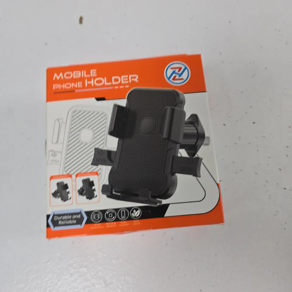 TOTE OF APPROXIMATELY 9 ASSORTED AUTO ITEMS TO INCLUDE: MOBILE PHONE HOLDER