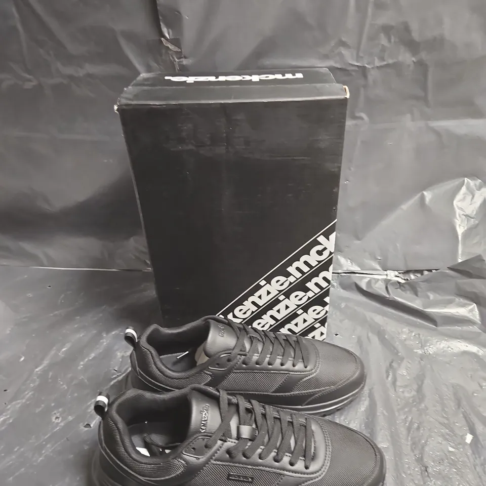 MKENZIE TRAINERS UK SIZE 9 DAYTONA SHOE