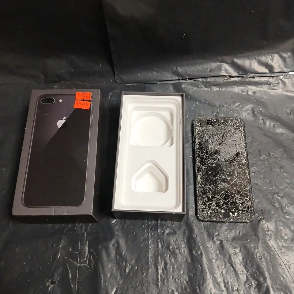 APPLE IPHONE 8 PLUS IN SPACE GRAY 64GB – BOXED, CRACKED SCREEN