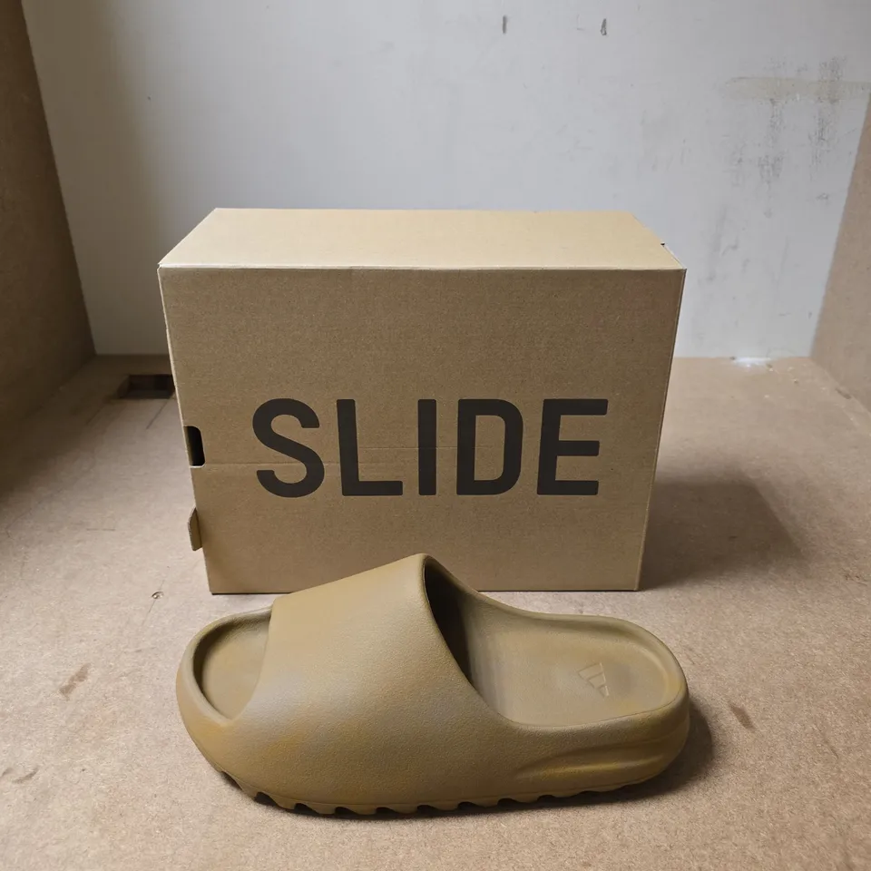 ADIDAS YEEZY SLIDE – SAND/BEIGE – UK 10 (US 10)