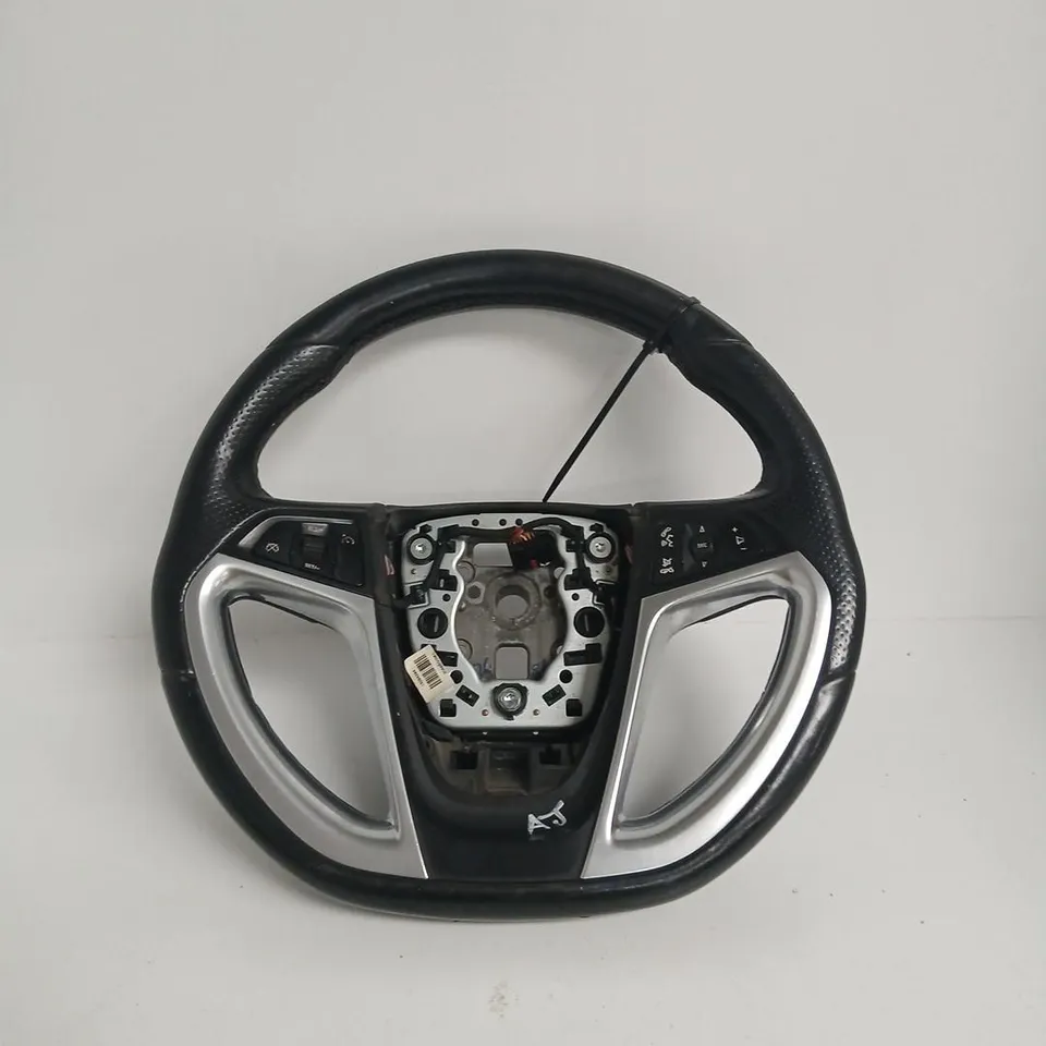 CAR STEERING WHEEL WITH INTEGRATED CONTROLS – AIRBAG MISSING (PARTS/REPAIR)