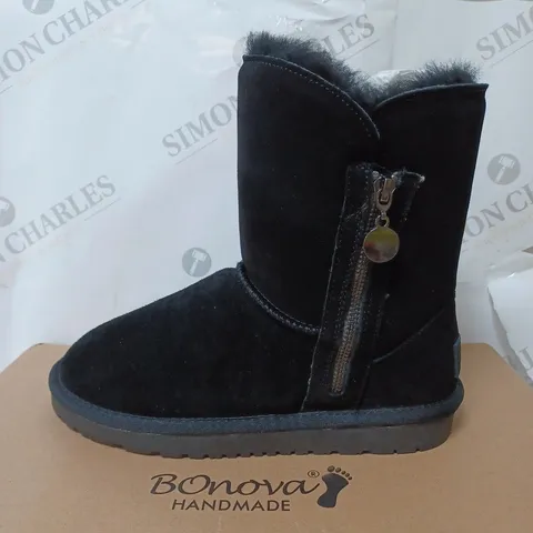 BOXED BONOVA SHEEPSKIN SIDE ZIP MID BOOTS, BLACK - SIZE 4