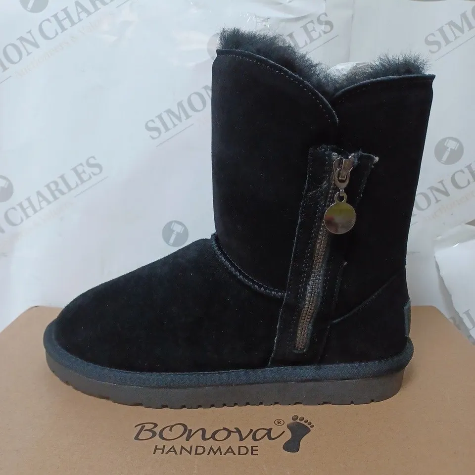 BOXED BONOVA SHEEPSKIN SIDE ZIP MID BOOTS, BLACK - SIZE 4