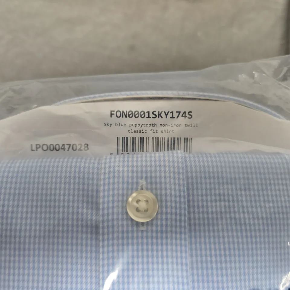 CHARLES TYRWHITT LIGHT BLUE NON-IRON SHIRT – CLASSIC FIT