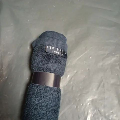 APPROXIMATELY 10 ASSORTED HEALTH AND BEAUTY ITEMS INCLUDING TED BAKER FLANNEL AND DENMAN HAIRBRUSH 