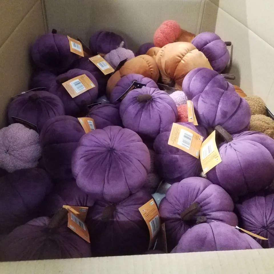 PALLET CONTAINING LARGE QUANTITY OF BRAND NEW HALLOWEEN PLUSH PUMPKINS 