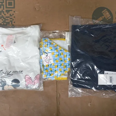APPROXIMATELY 20 ASSORTED KID'S CLOTHING AND FASHION PRODUCTS IN VARIOUS STYLES AND SIZES - COLLECTION ONLY