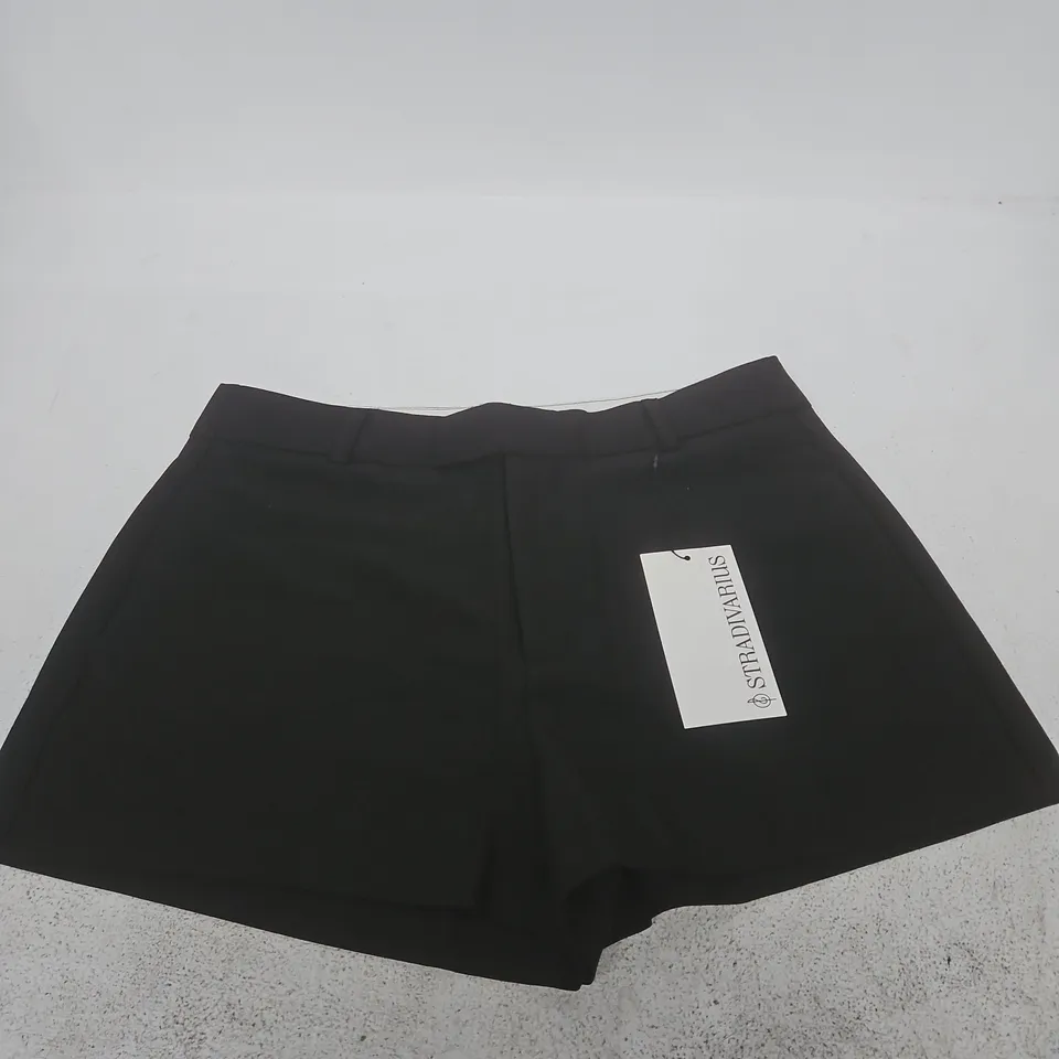 STRADIVARIUS BLACK SHORTS – WOMEN'S, UK 10 (EU 38)