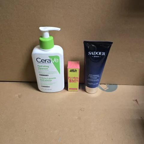 APPROXIMATELY 15 ASSORTED HEALTH & BEAUTY PRODUCTS TO INCLUDE SADOER ANTI WRINKLE CLEANING, MADE BY MITCHELL CREAM BLUSHER, CERAVE HYDRATING CLEANSER ETC - COLLECTION ONLY