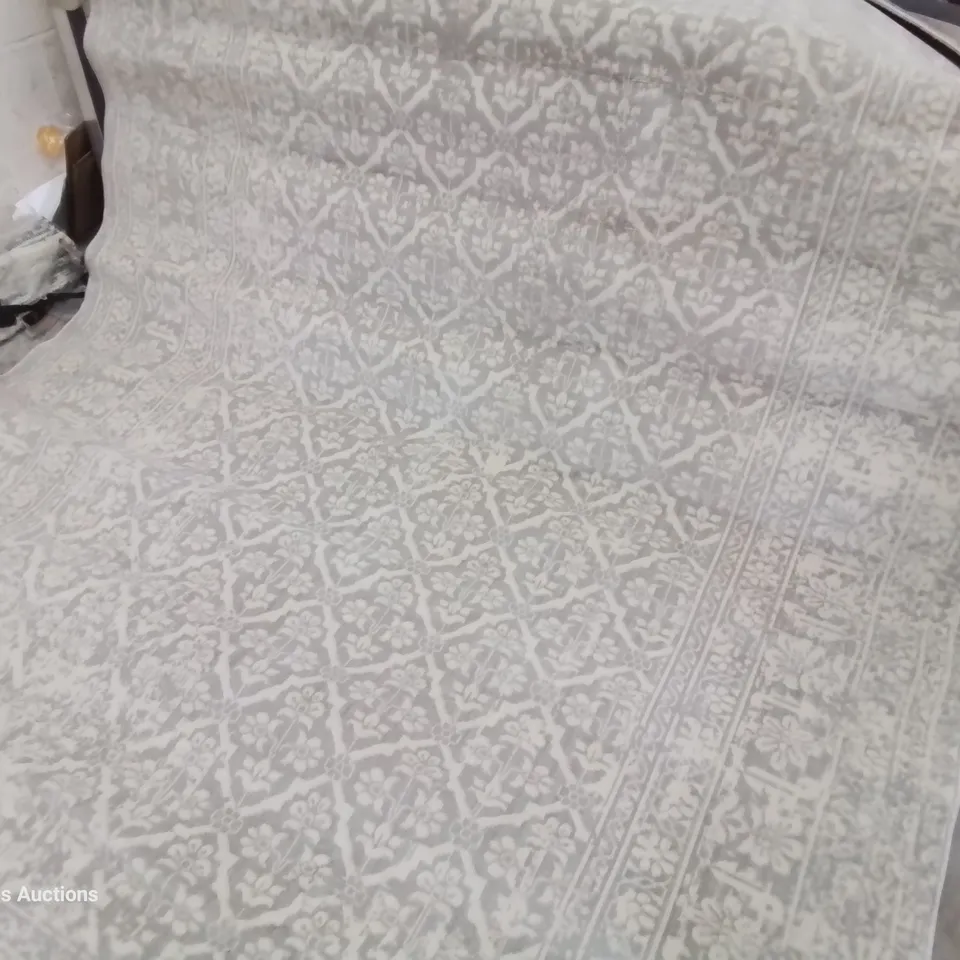 DESIGNER   RUG APPROXIMATELY 