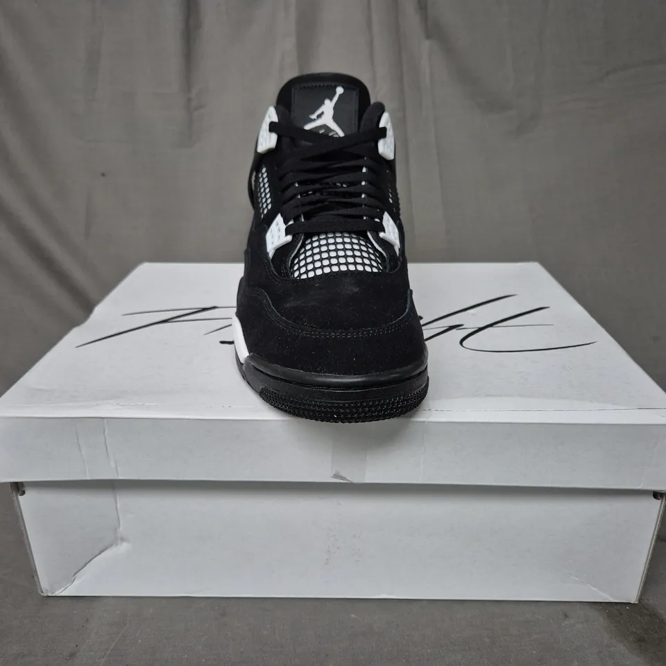 BOXED PAIR OF NIKE AIR JORDAN 4 RETRO SHOES IN BLACK/WHITE UK SIZE 11