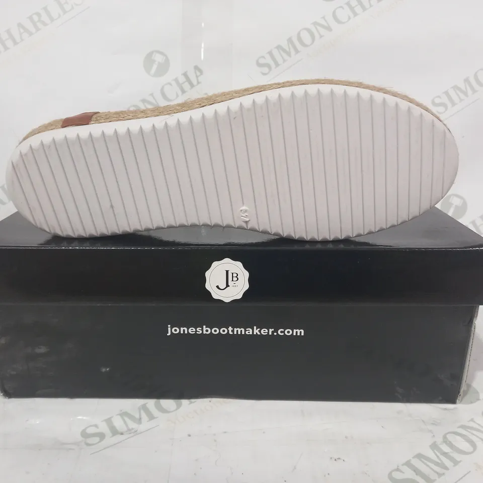 BOXED PAIR OF JONES MILAN SLIP-ON SHOES IN TAN UK SIZE 4