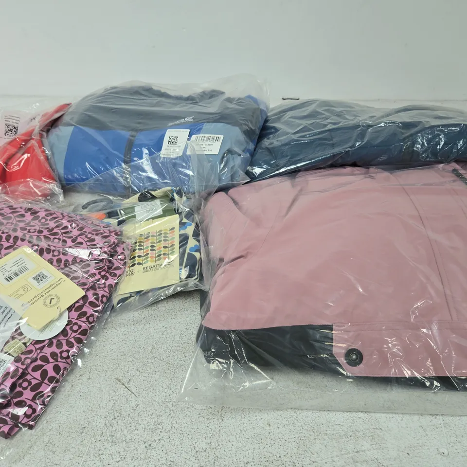 33 X ASSORTED BRAND NEW REGATTA CLOTHING PRODUCTS IN VARIOUS STYLES & SIZES 