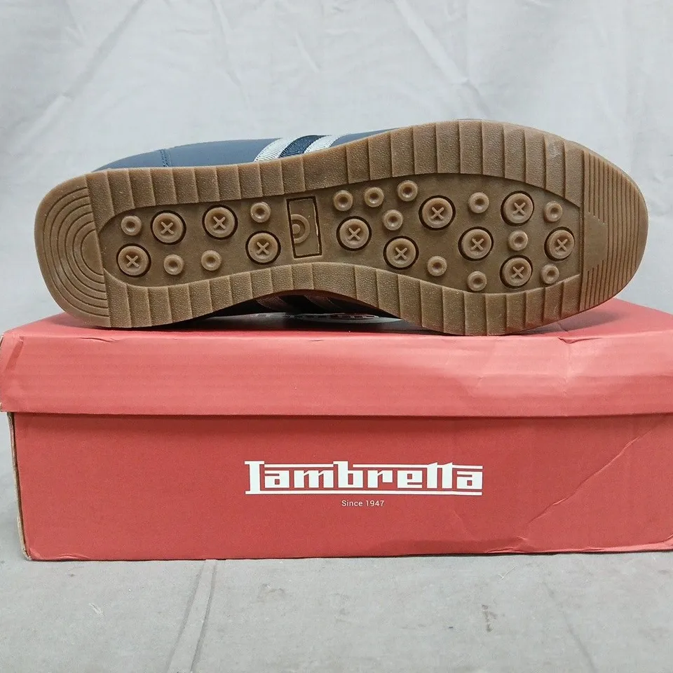 BOXED PAIR OF JAMBRELLA TACKLE SHOES IN NAVY SIZE UK 8
