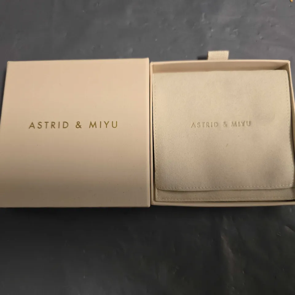 BOXED ASTRID & MIYU THREE STAR NECKLACE - S925 STAMP