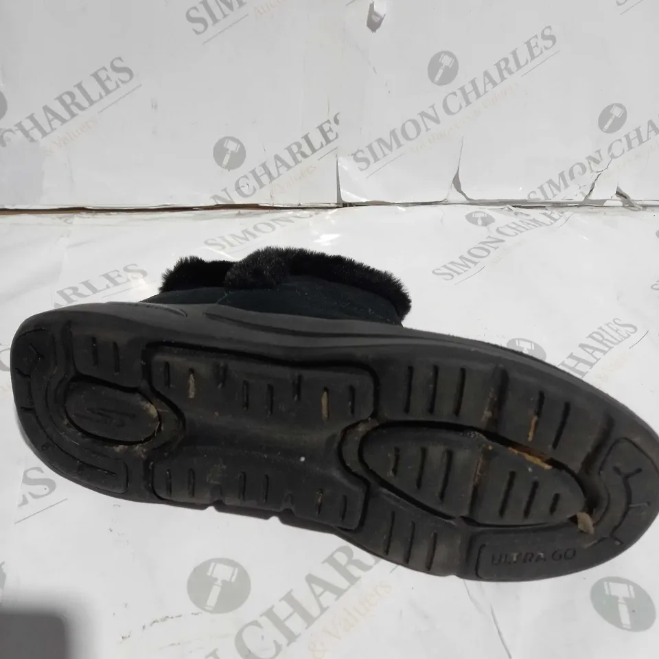 SKECHERS GO WALK ARCH FIT SUEDE CHUGGA BOOT BLACK - UK SIZE 5