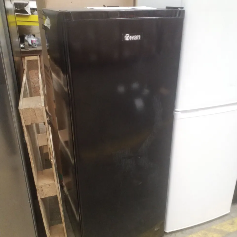 SWAN SR15671B 143CM HIGH, 55CM WIDE TALL FREEZER - BLACK