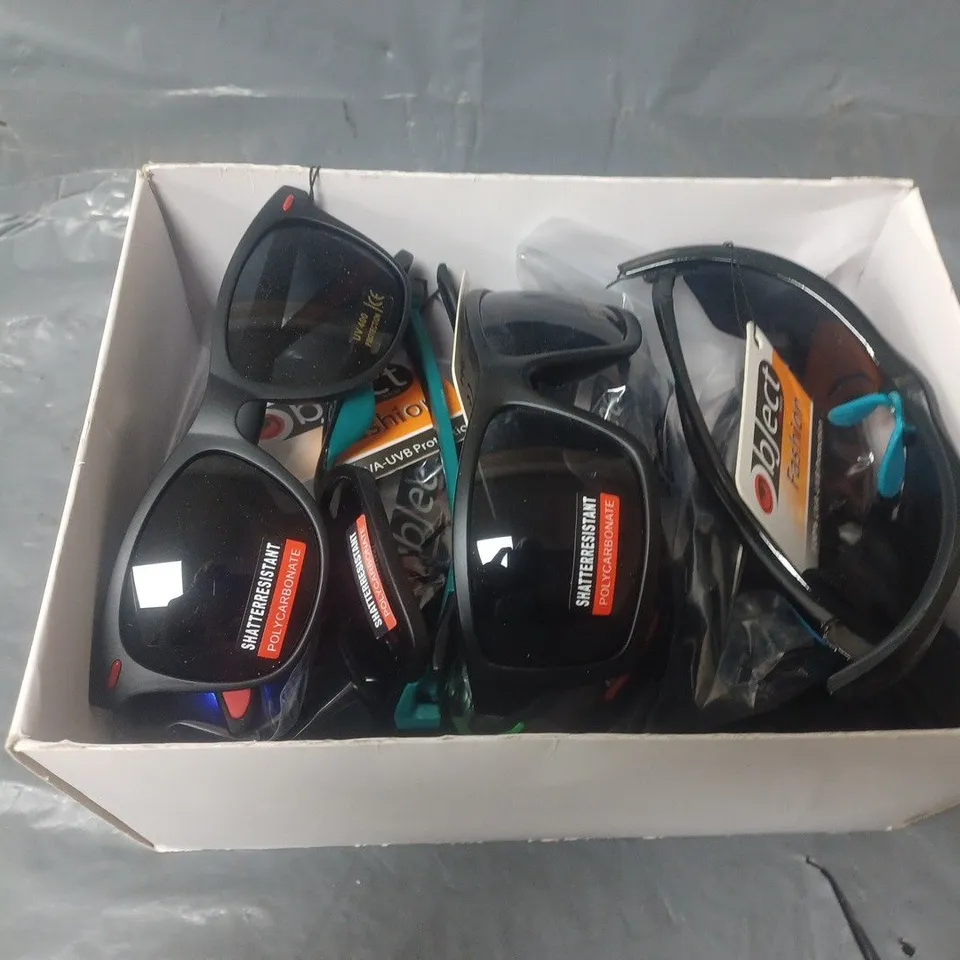 APPROXIMATELY 200 ASSORTED FASHION GLASSES BY OBJECT IN VARIOUS STYLES AND SIZES