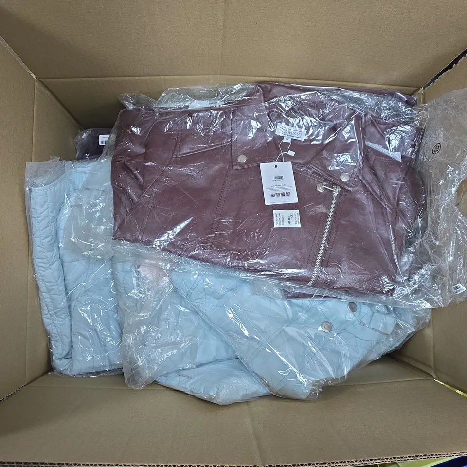BOX OF APPROXIMATELY 20 ASSORTED CLOTHING AND FASHION ITEMS IN VARIOUS STYLES, SIZES, AND COLOURS - COLLECTION ONLY
