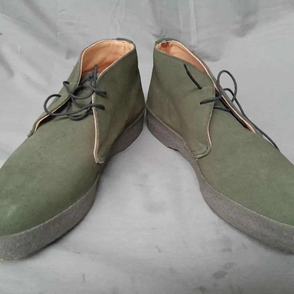 BOXED PAIR OF SANDERS SUEDE HI-TOP SHOES IN GREEN UK SIZE 9.5