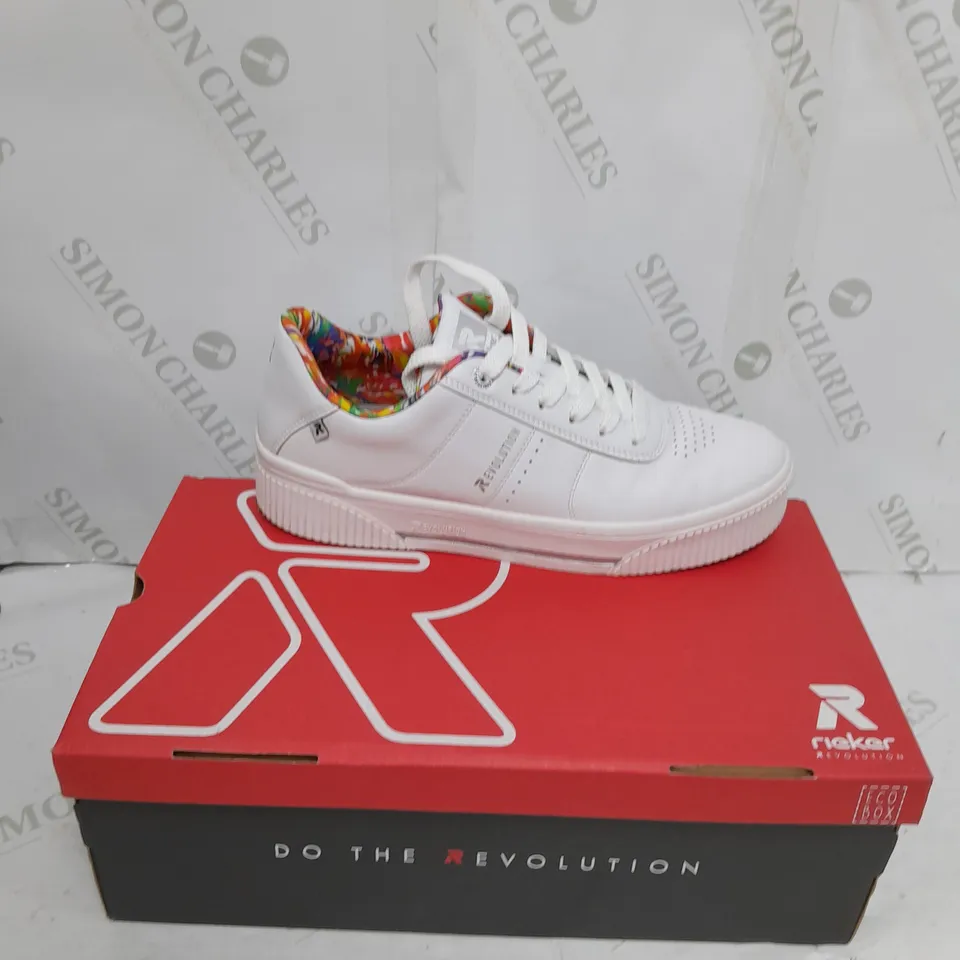 BOXED PAIR OF RIEKER WHITE TRAINER SIZE 6.5