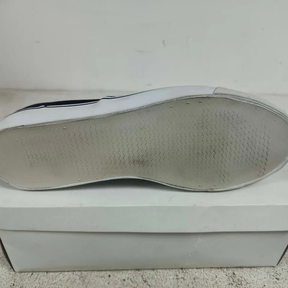 ZANDSTRA NAVY TRAINSER SIZE 46 BOXED