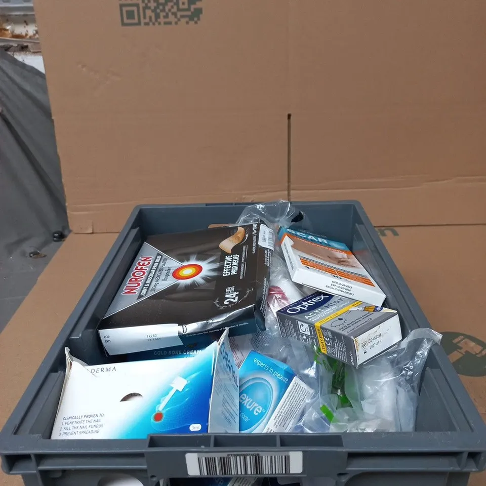 TOTE OF APPROXIMATELY 15 ASSORTED ITEMS TO INCLUDE ZOVIRAX, OPTREX, NUROFEN, CURANAIL ETC