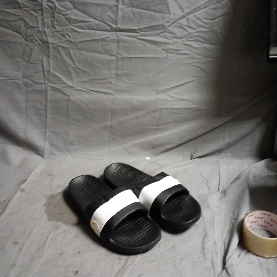 LACOSTE BLACK SLIDES WITH WHITE STRAP – UNISEX UK 11