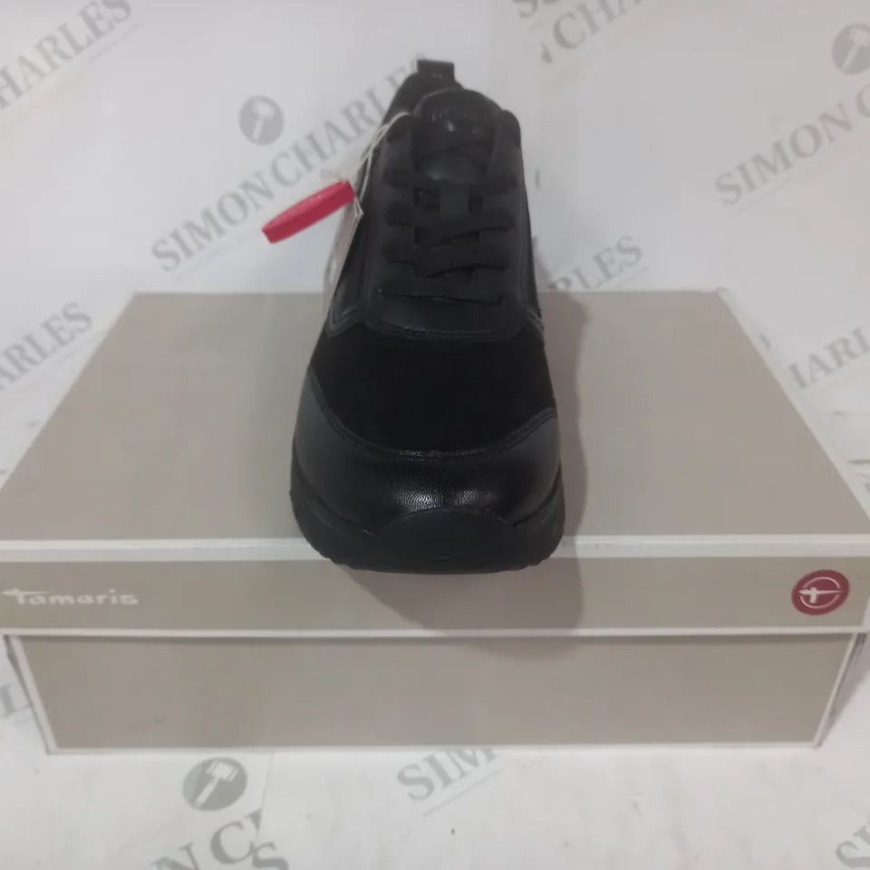 BOXED PAIR OF TAMARIS COMFORT SHOES IN BLACK EU SIZE 41