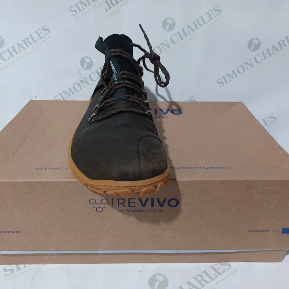 BOXED PAIR OF REVIVO BY VIVO BAREFOOT MAGNA FOREST SHOES IN DARK OLIVE EU SIZE 40