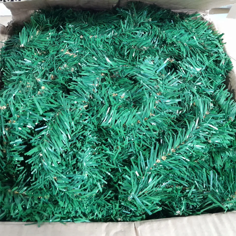 BOXED XMAS GARLAND IN GREEN UNKNOW SIZE 