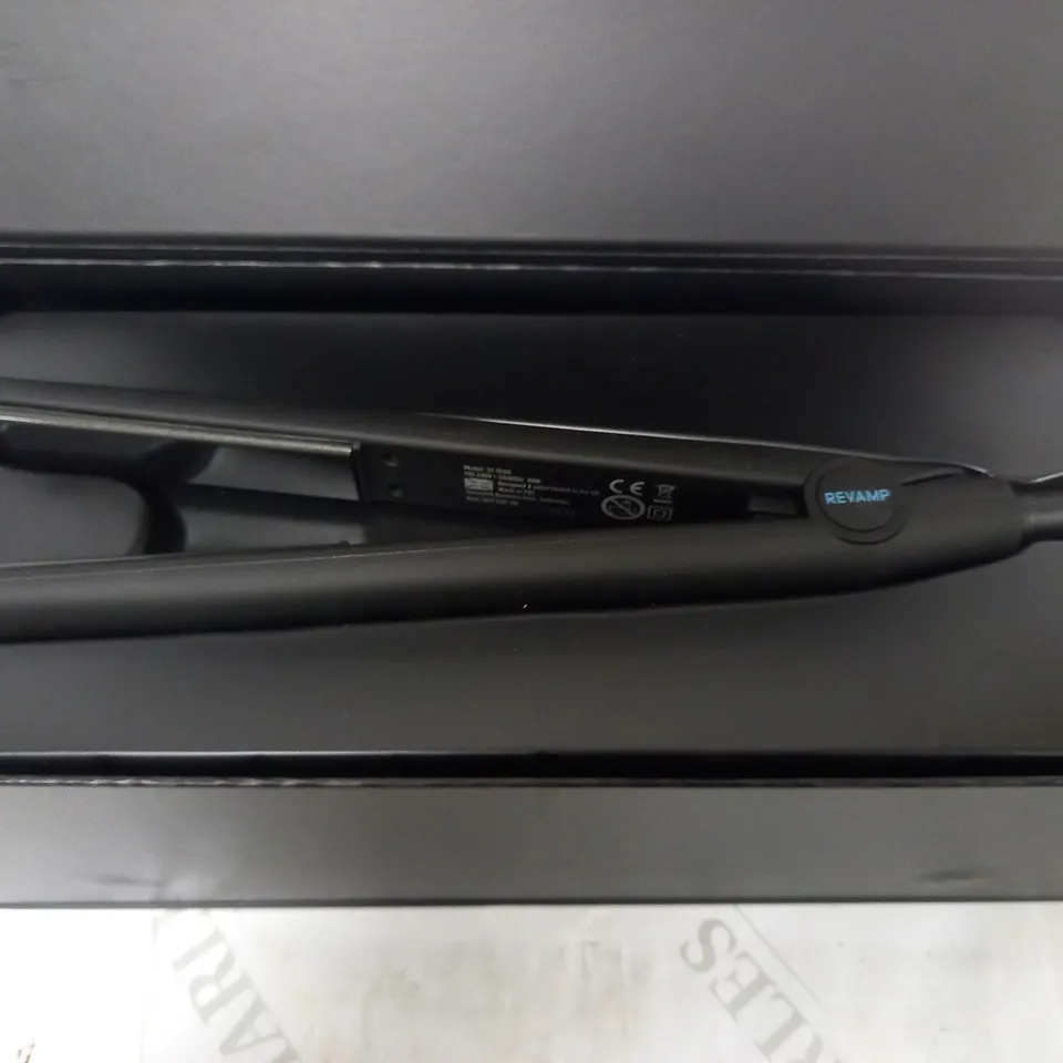 BOXED BRAND NEW PROGLOSS TOUCH DIGITAL CERAMIC STRAIGHTENER ST-1500-EU
