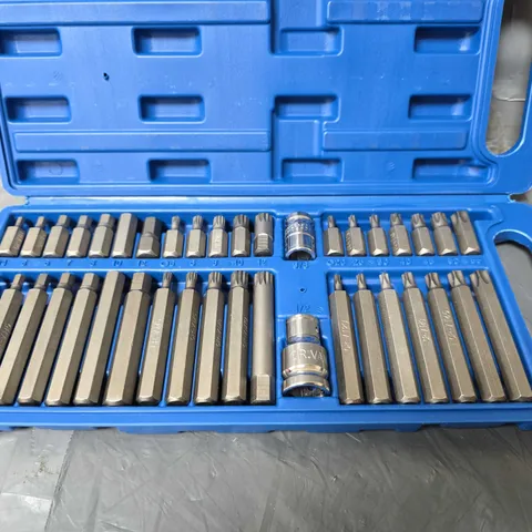 BOXED 40 PIECE SOCKET & SCREWDRIVER SET