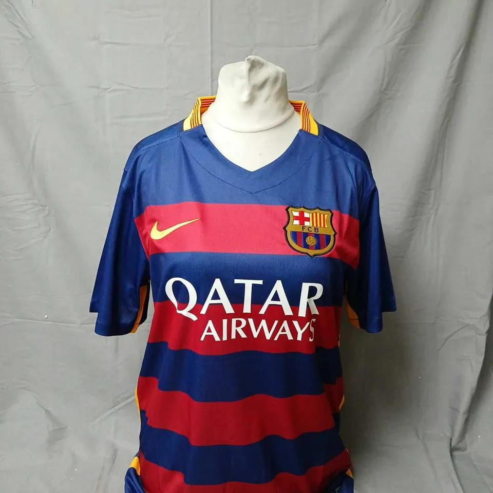 FC BARCELONA 2015-16 HOME SHIRT – SIGNED BY MESSI, NEYMAR & SUÁREZ (TRES AMIGOS) NIKE UNICEF - MEDIUM