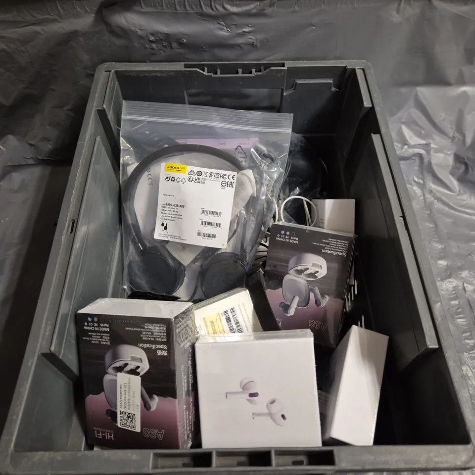 APPROXIMATELY 10 ASSORTED ELECTRICAL PRODUCTS TO INCLUDE HEADPHONES , EARPHONE CASES , ETC 