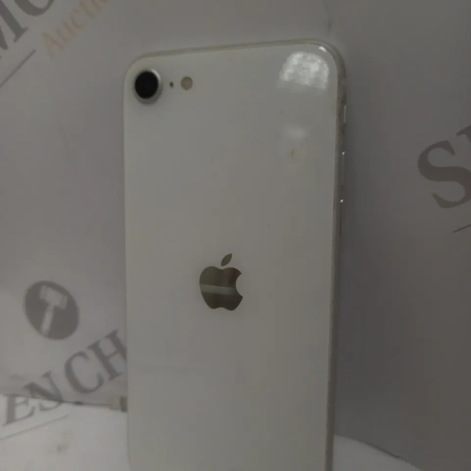 APPLE IPHONE SE SMARTPHONE IN WHITE 