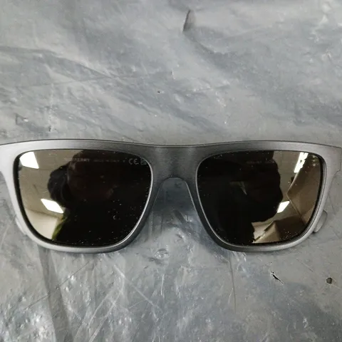 BURBERRY SQUARE SUNGLASSES 